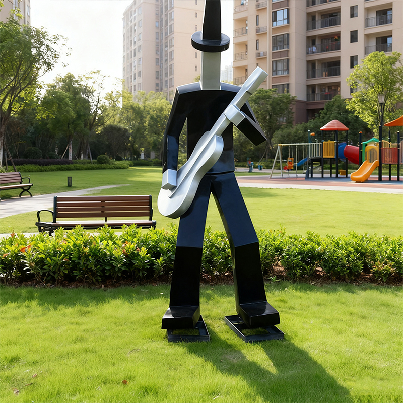 Menneskeskulptur i glassfiber i abstrakt 